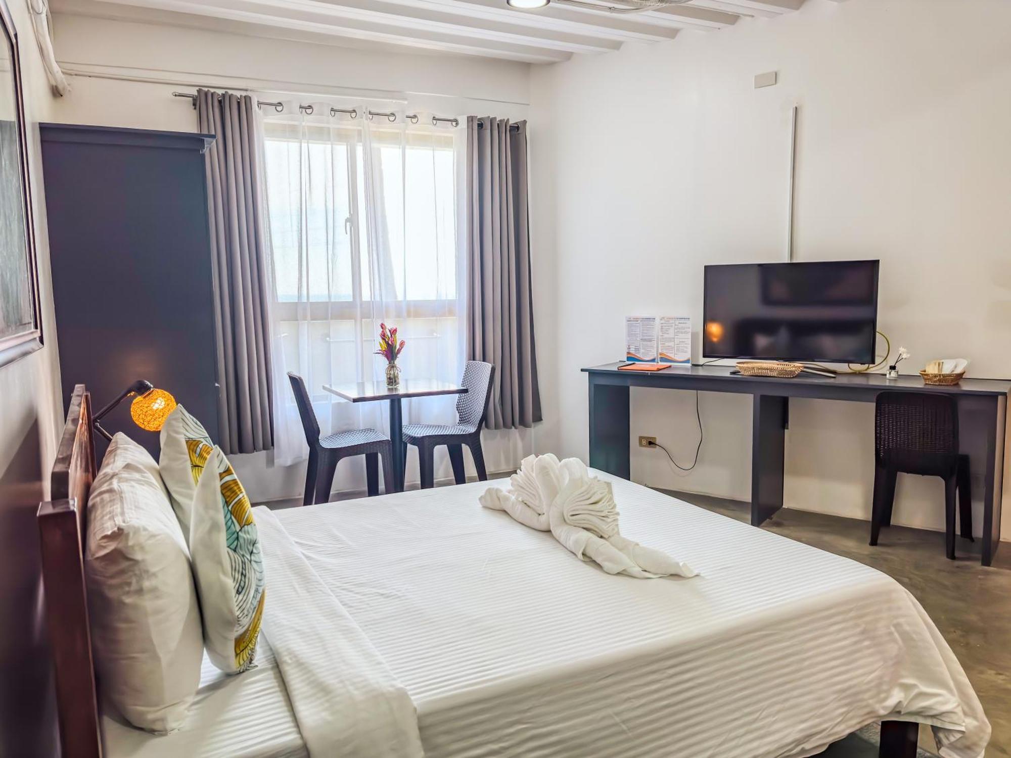 Av Suites Puerto Galera Dış mekan fotoğraf